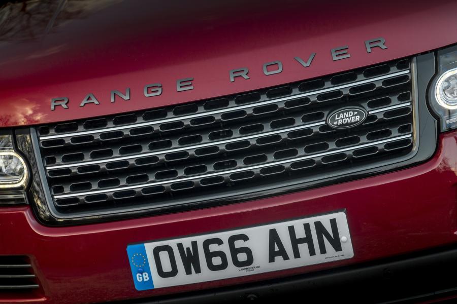 Логотип Land Rover Range Rover SVAutobiography Dynamic 2016 года  (UK) (фото 20 из 35)